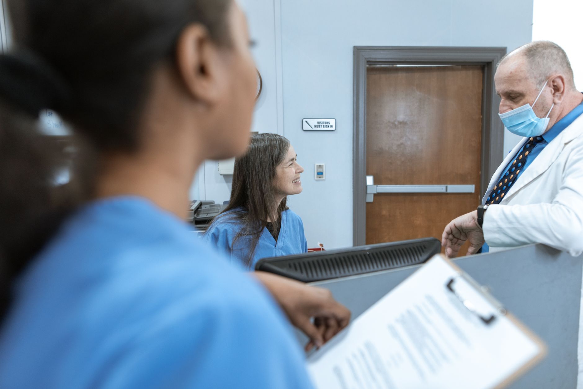 Physician-led billing team reviewing AR days benchmark data to reduce days in accounts receivable for small practices